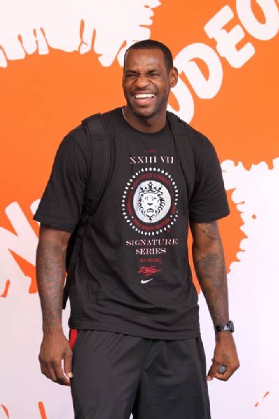 马德兴：足协上报3位外教候选；高层认为可借鉴男篮考虑土帅（马德兴：足协递交三名外籍主帅人选，高层拟借鉴男篮经验考虑本土教练）