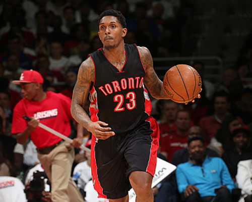 在与新西兰女足的友谊赛中，克尔受邀在一位球迷的孕肚上签名（友谊赛对阵新西兰女足，克尔受邀为球迷孕肚签名）