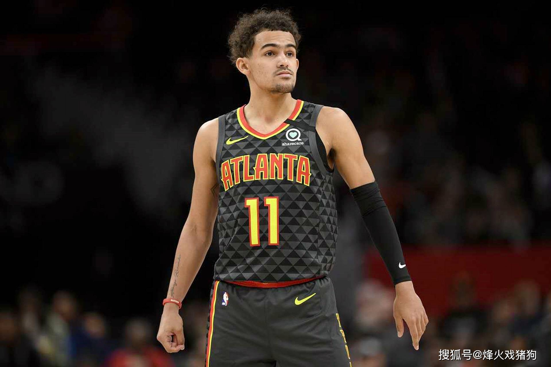 意甲爆笑剧场：绿黑小旋风VS紫百合魔法团，今晚谁家厨房不冒烟？（意甲逗趣夜：绿黑小旋风大战紫百合魔法团，今晚哪家灶台先冒烟？）