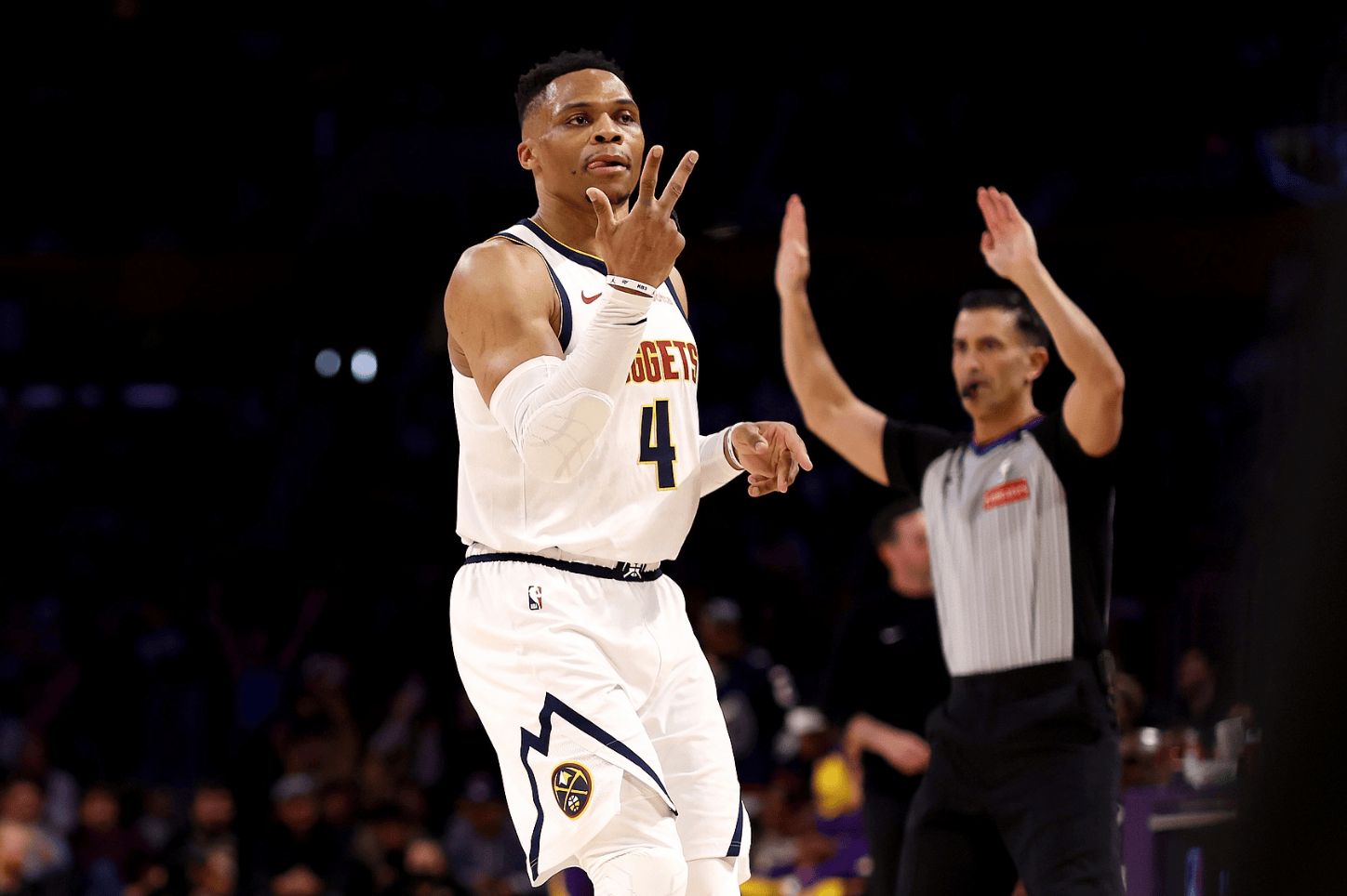 踢球者：于帕原则上愿意留在拜仁，但续约条款必须让他满意（踢球者：于帕倾向留守拜仁，但续约条件须令其满意）