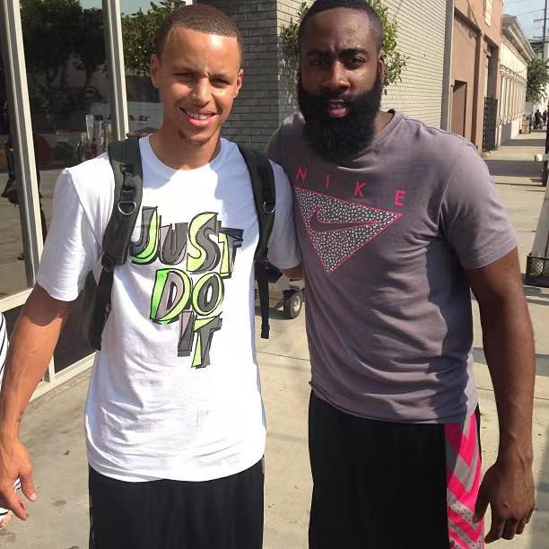 半场战报：奥萨苏纳2-0莱万特，鲁文-加西亚、维克托-穆尼奥斯破门（半场快讯：奥萨苏纳2-0领先莱万特，鲁文-加西亚与维克托-穆尼奥斯建功）