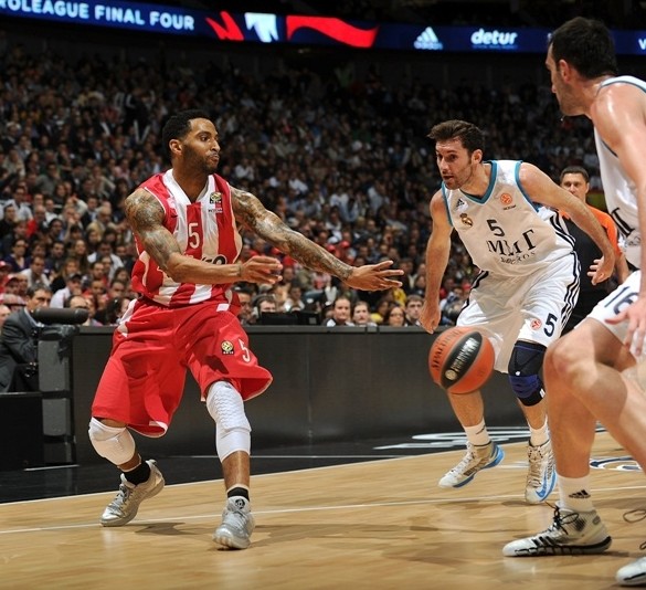 记者：谢泼德在场时单防是个问题 加时变数是国王连打谢泼德三个（记者：谢泼德上场单防漏洞明显 加时赛国王连续三次点名针对）