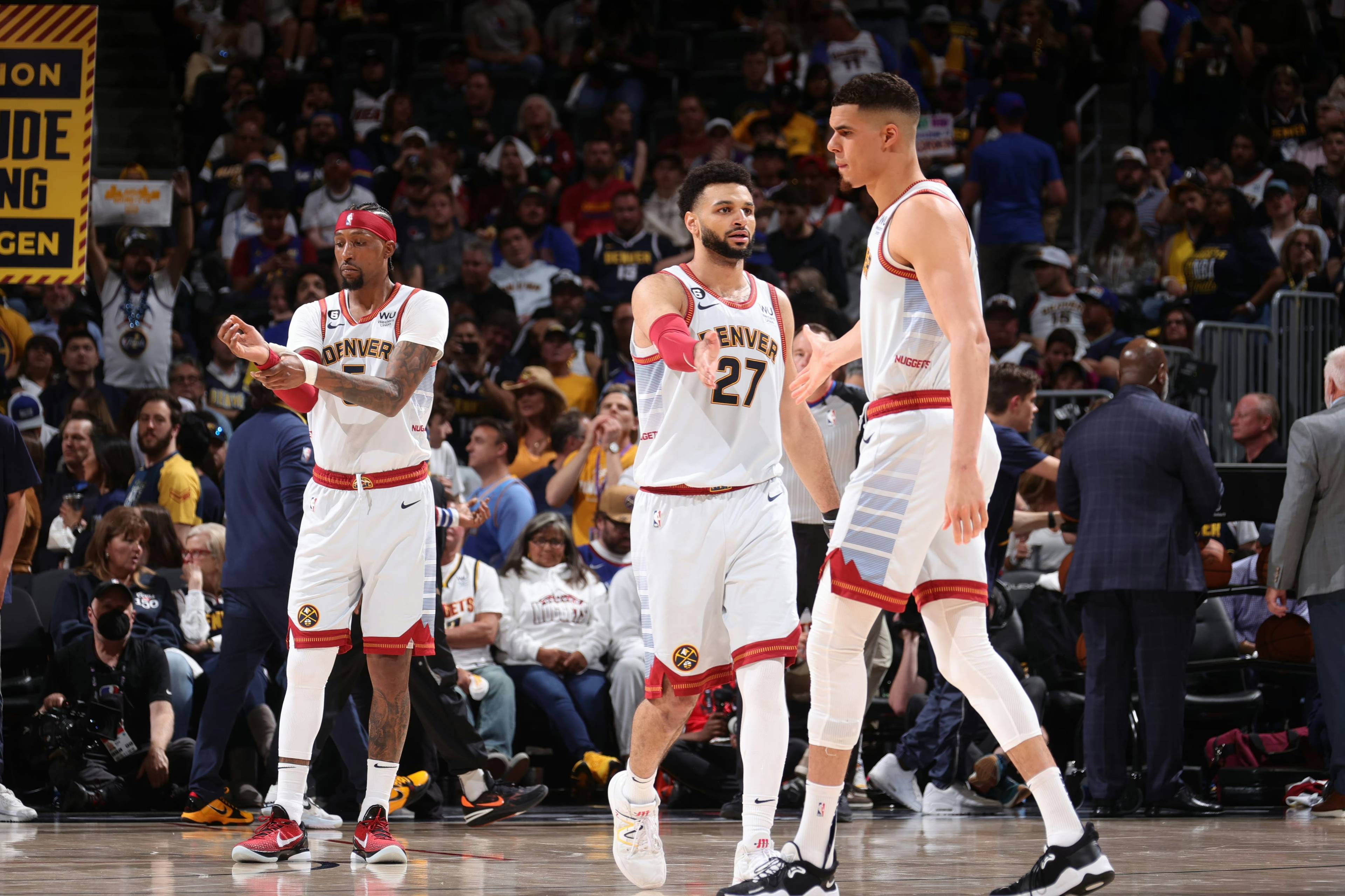 热火队备战迎战猛龙，希罗连续缺席引关注（热火备战猛龙之战，希罗连场缺阵惹关注）