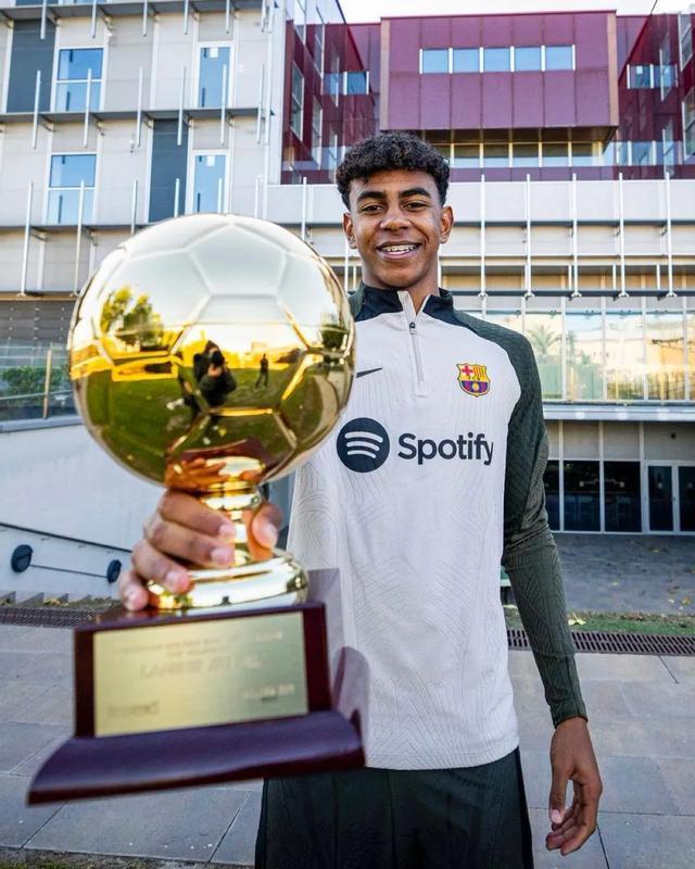 4-3大逆转,54岁埃梅里神了：率队逆转布莱顿+6连胜反超切尔西至第3（54岁埃梅里神奇执教：4-3翻盘布莱顿，豪取6连胜，反超切尔西升至第3）