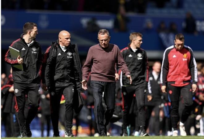 马刺117-102赛季三杀雷霆，文班19+11，福克斯29分（马刺117-102赛季横扫雷霆，文班19分11篮板，福克斯29分）