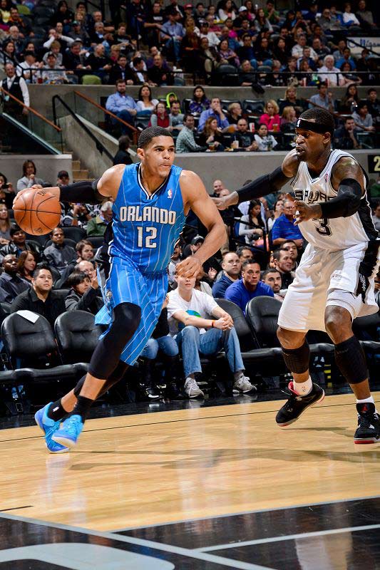 乒乓球混团世界杯：中国队一日双胜 延续强势表现（混团乒乓世界杯：中国队单日两连胜 持续展现统治力）