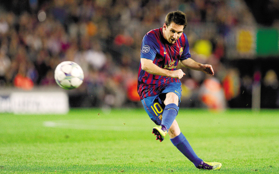 德天空：那不勒斯想签弗赖堡中场曼赞比顶替受伤的德布劳内（德天空：那不勒斯欲引进弗赖堡中场曼赞比，填补德布劳内伤缺）