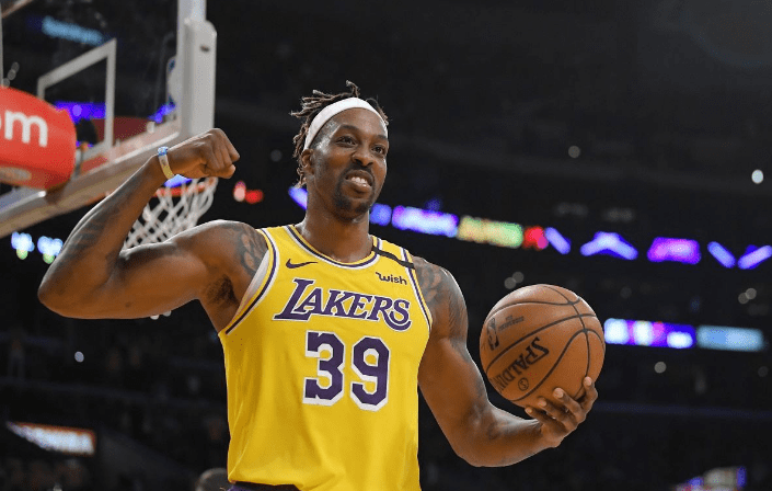 阿利亚迭雷父子分别身穿皇马与阿森纳球衣，晒出对弈图片（阿利亚迭雷父子身披皇马与阿森纳战袍，分享对弈照）