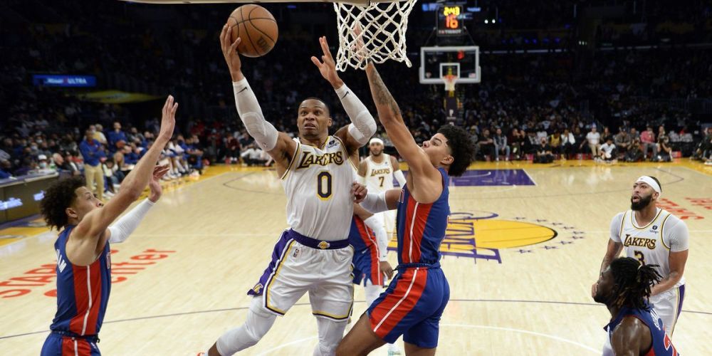 海港举办赛季总结会，王燊超乘直升机带冠军奖杯入场（海港举行赛季总结会，王燊超乘直升机捧杯亮相）