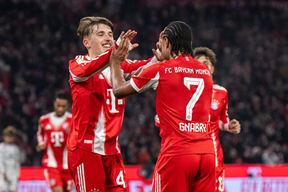 已成惯例，阿根廷足协主席赛前晒与梅西、德保罗合照（阿根廷足协主席赛前照例与梅西、德保罗合影）