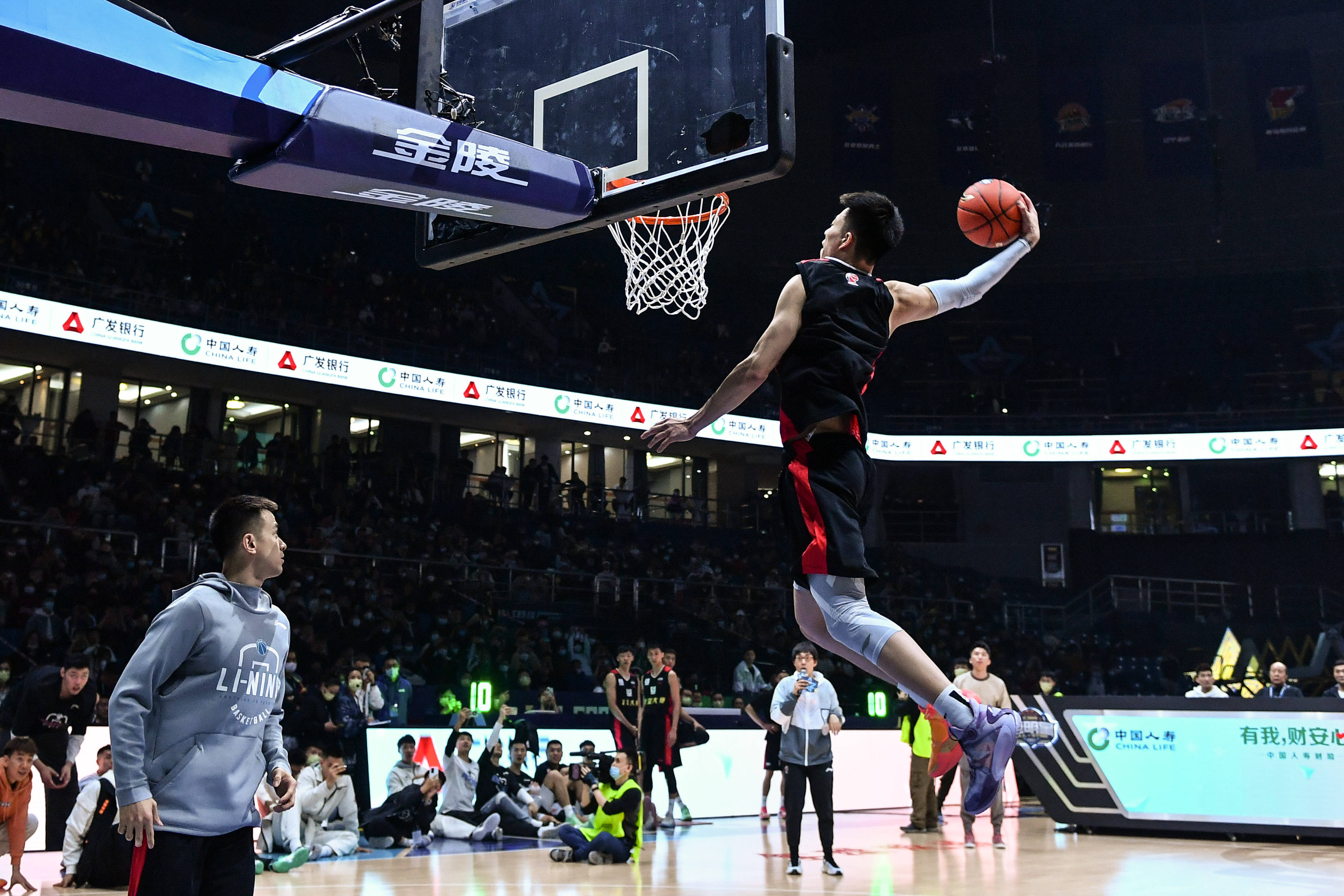 世非预半场：奥涅卡，伊利亚破门，尼日利亚暂1-1民主刚果（世预赛非洲区半场：奥涅卡、伊利亚各入一球，尼日利亚暂1-1战平民主刚果）